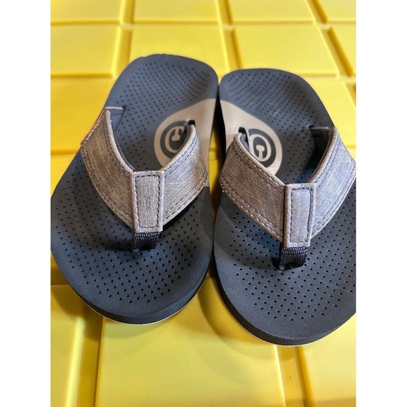 Toddler Boy's Brown Cobian Flip Flops size‎ 9/10 - Picture 1 of 4